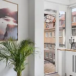 Great Central Apartment Walking Distance To Metro